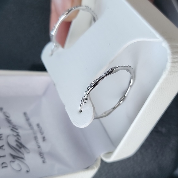 Beautiful diamond earrings! - Picture 4 of 5